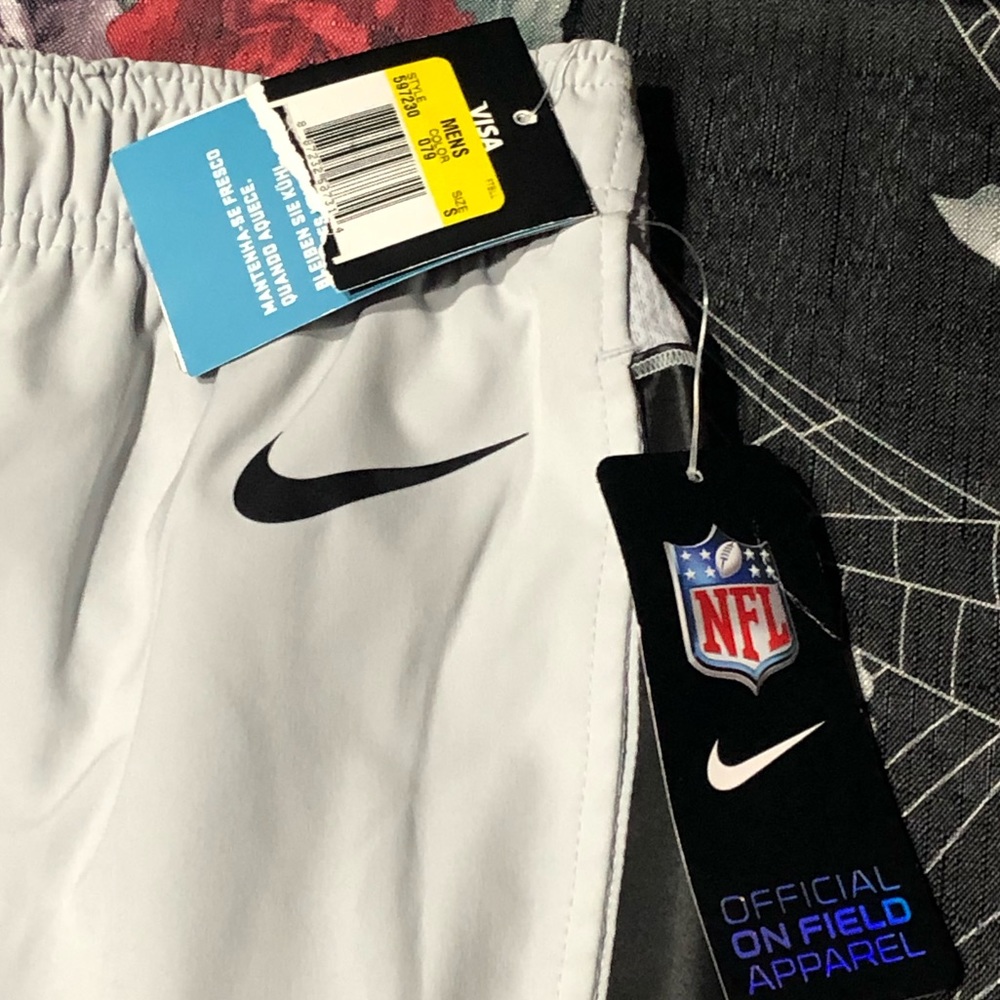 NIKE DRI-FIT SPEED FLY OAKLAND RAIDERS VENT SHORTS - Picture 4 of 8